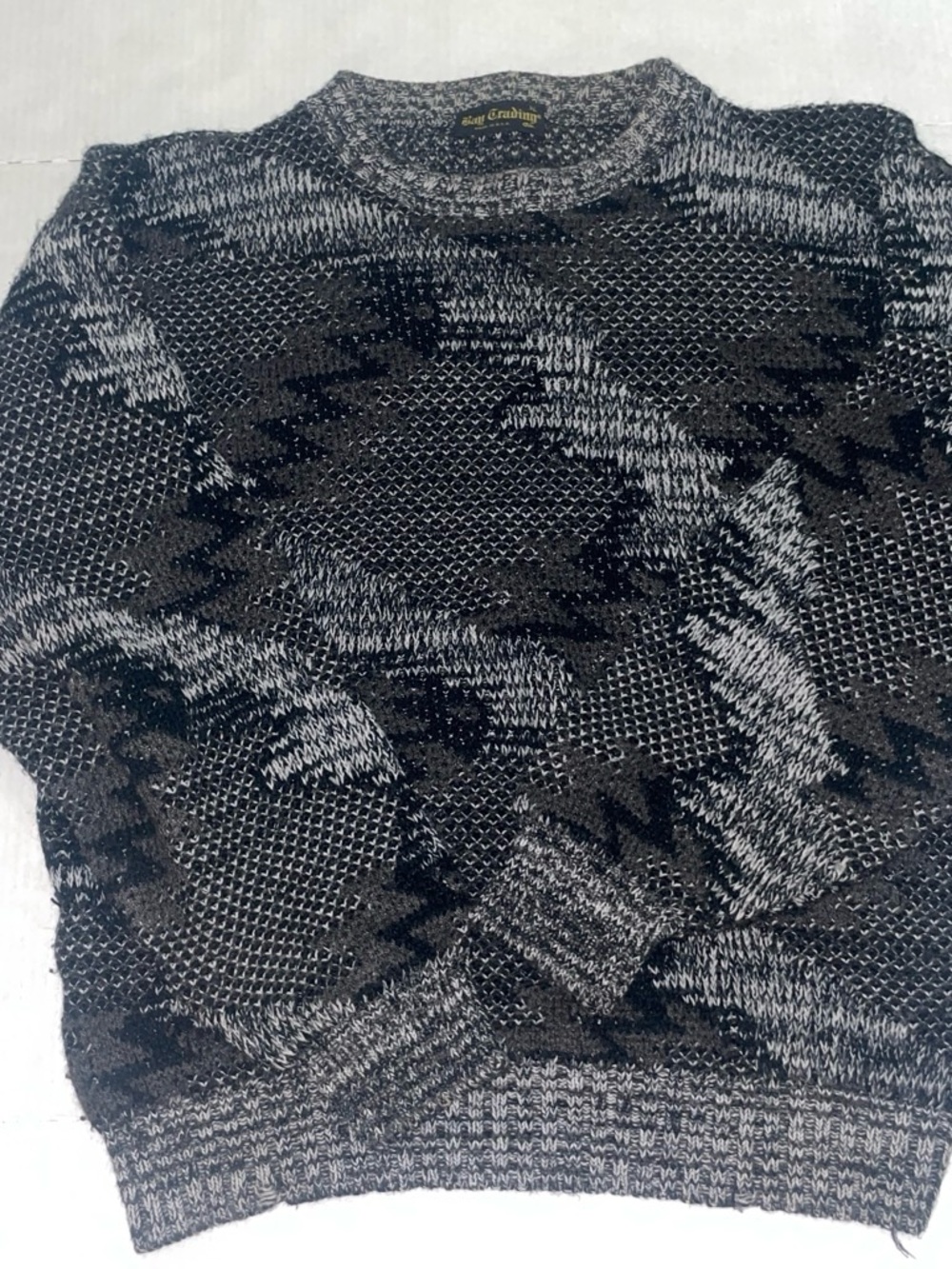 Men's Crewneck Knit Sweater in Black and Gray - Casual Pattern